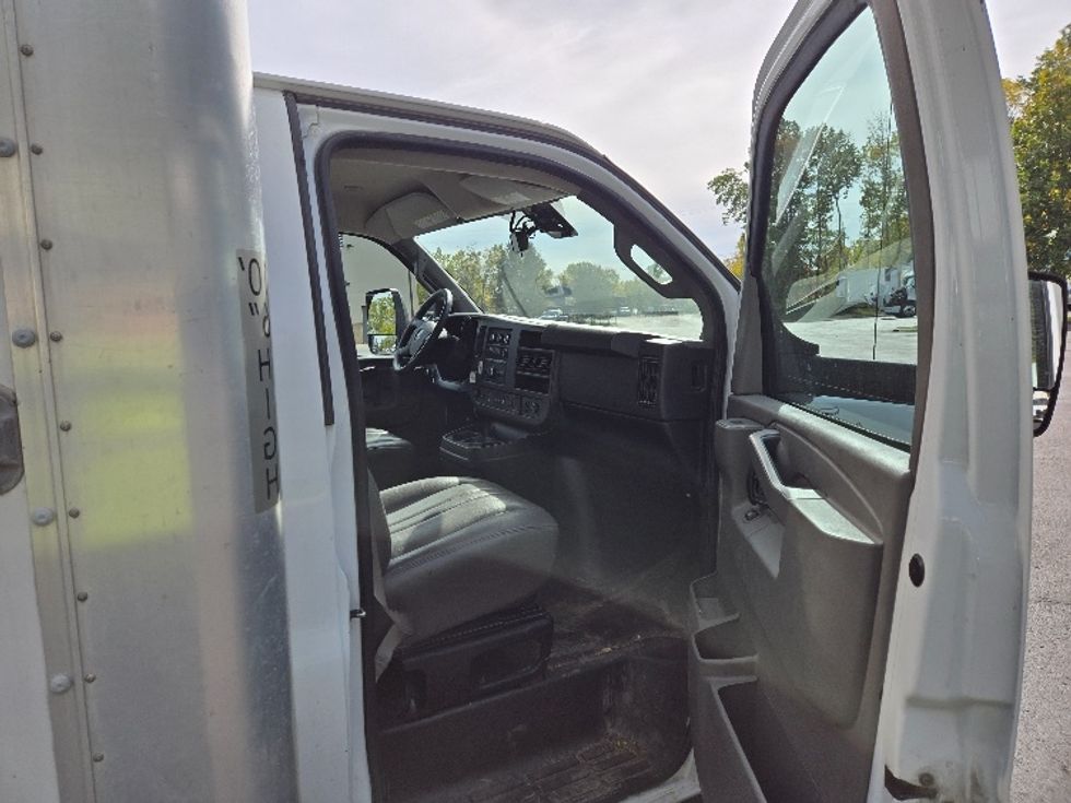 Light Duty Box Truck-Light and Medium Duty Trucks-GMC-2021-Savana G33903-Ypsilanti-MI-87,897\n\t\tmiles-$ 31,500 - Image 19