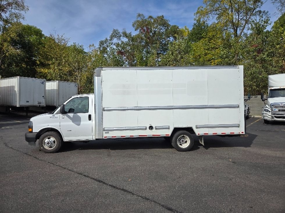 Light Duty Box Truck-Light and Medium Duty Trucks-GMC-2021-Savana G33903-Ypsilanti-MI-87,897\n\t\tmiles-$ 31,500 - Image 4