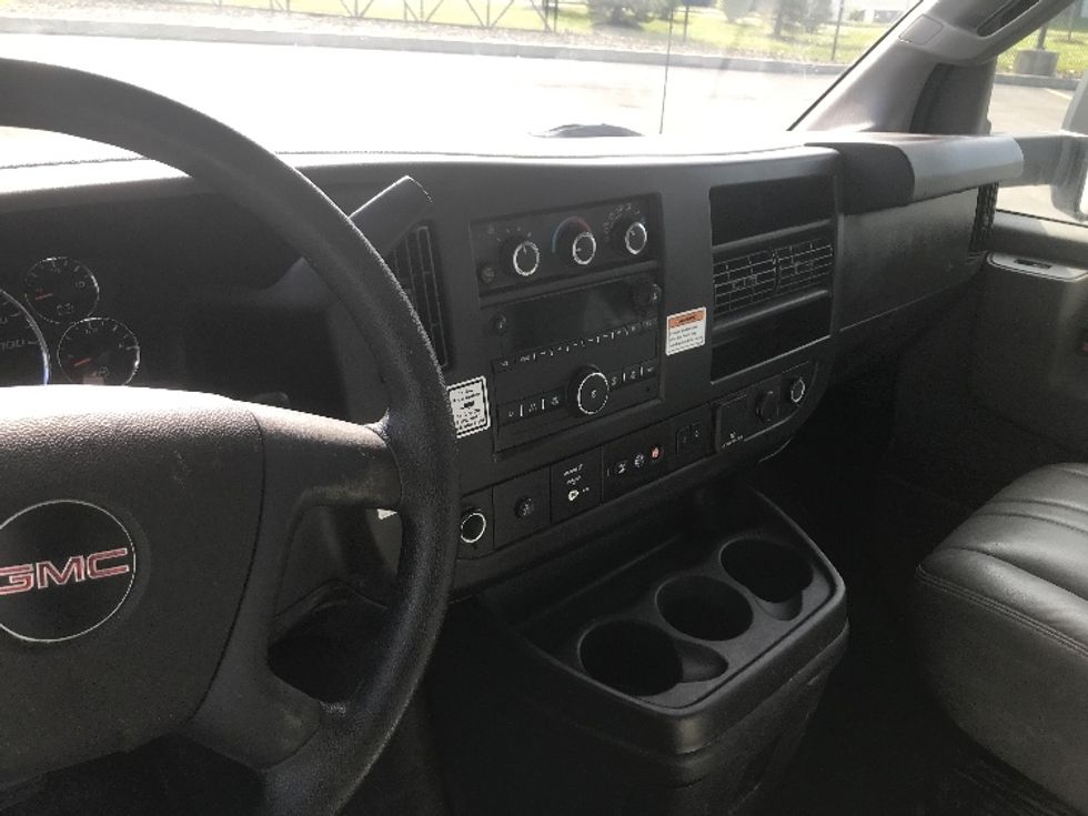 Light Duty Box Truck-Light and Medium Duty Trucks-GMC-2021-Savana G33903-Zelienople-PA-90,278\n\t\tmiles-$ 29,750 - Image 17