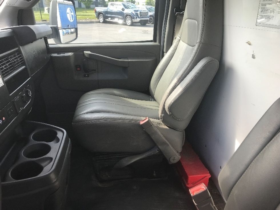 Light Duty Box Truck-Light and Medium Duty Trucks-GMC-2021-Savana G33903-Zelienople-PA-90,278\n\t\tmiles-$ 29,750 - Image 19