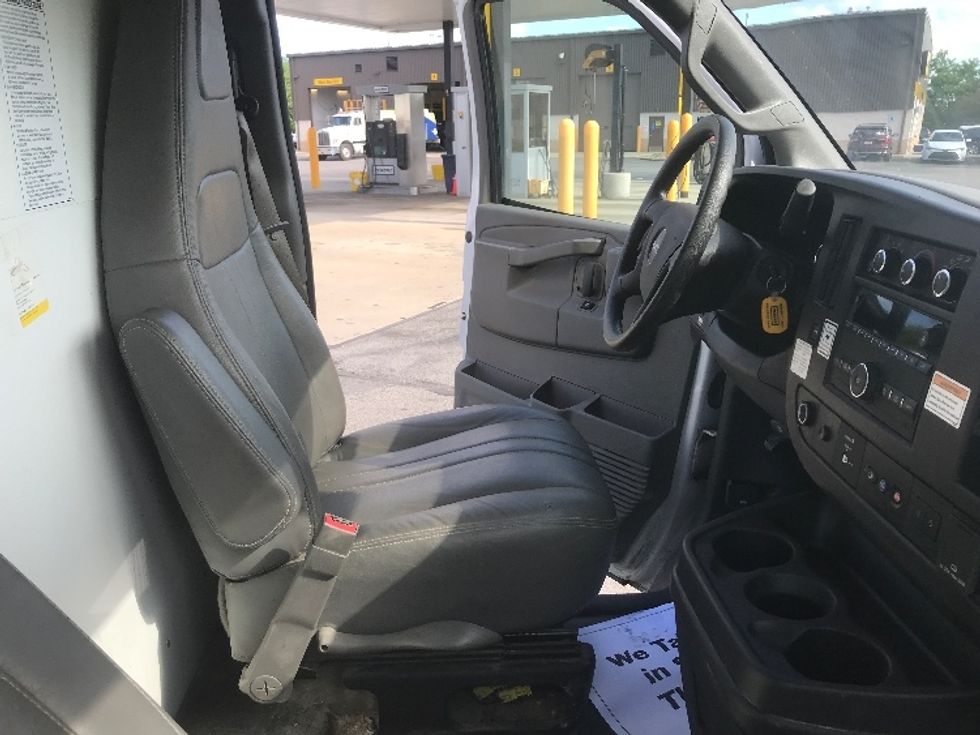 Light Duty Box Truck-Light and Medium Duty Trucks-GMC-2021-Savana G33903-Zelienople-PA-90,278\n\t\tmiles-$ 29,750 - Image 22