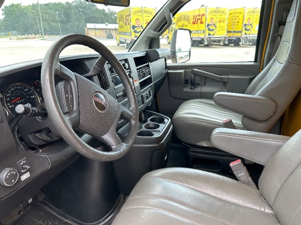 Light Duty Box Truck-Light and Medium Duty Trucks-GMC-2021-Savana G33903-Zelienople-PA-98,115\n\t\tmiles-$ 25,250 - Image 16