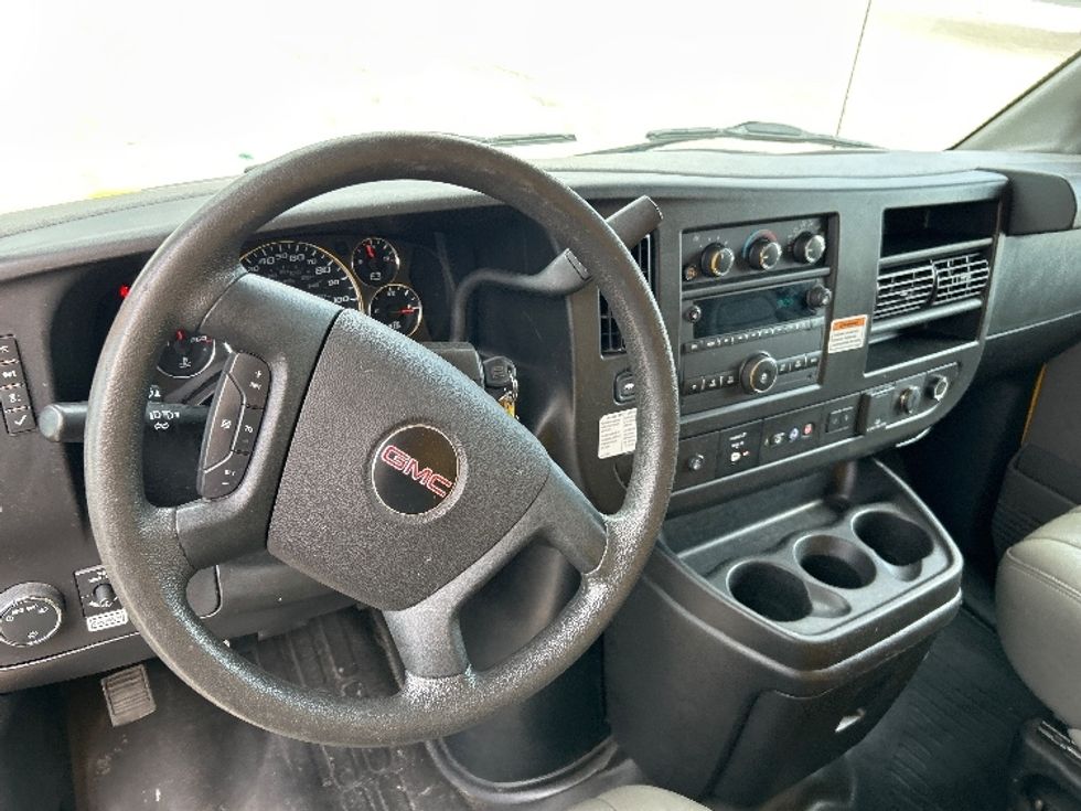 Light Duty Box Truck-Light and Medium Duty Trucks-GMC-2021-Savana G33903-Zelienople-PA-98,115\n\t\tmiles-$ 25,250 - Image 17