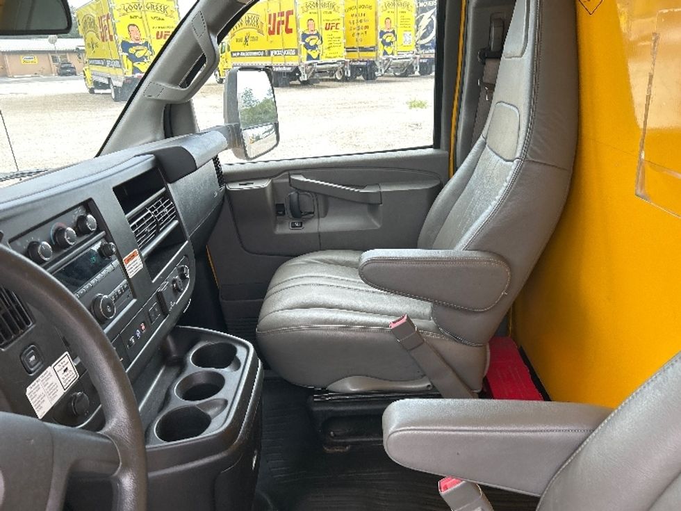 Light Duty Box Truck-Light and Medium Duty Trucks-GMC-2021-Savana G33903-Zelienople-PA-98,115\n\t\tmiles-$ 25,250 - Image 18