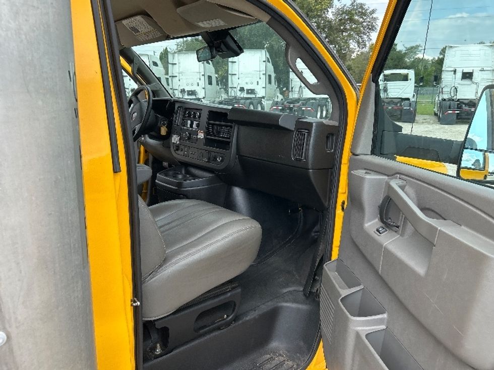 Light Duty Box Truck-Light and Medium Duty Trucks-GMC-2021-Savana G33903-Zelienople-PA-98,115\n\t\tmiles-$ 25,250 - Image 19