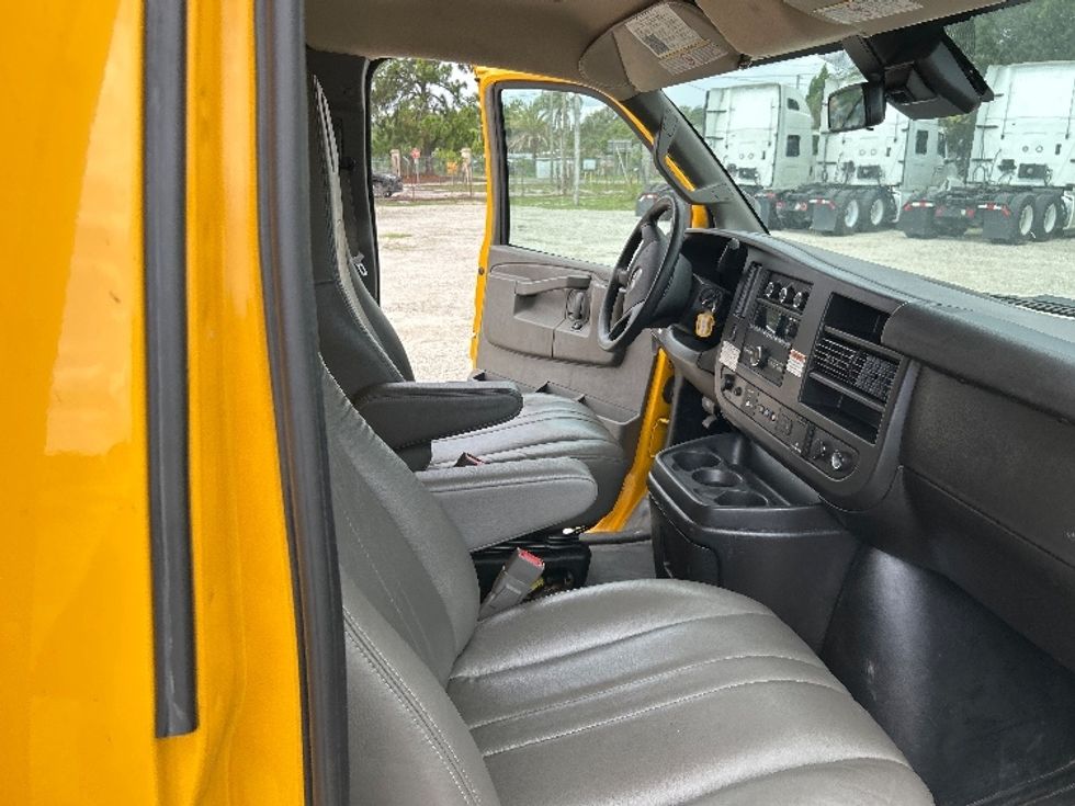 Light Duty Box Truck-Light and Medium Duty Trucks-GMC-2021-Savana G33903-Zelienople-PA-98,115\n\t\tmiles-$ 25,250 - Image 21