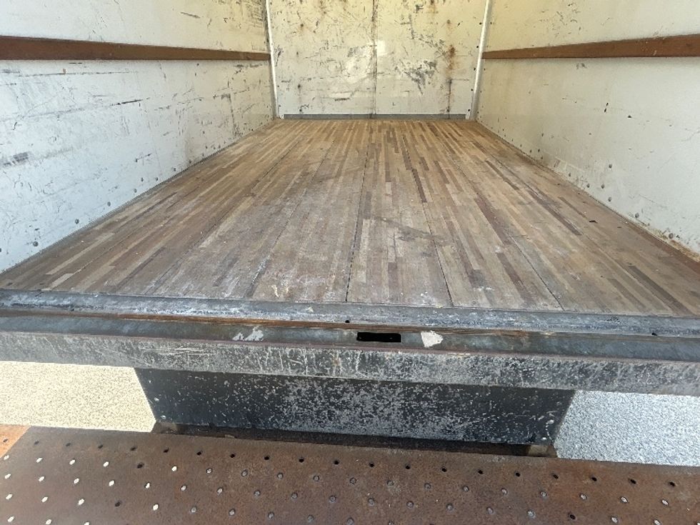 Light Duty Box Truck-Light and Medium Duty Trucks-GMC-2022-G33503-Braintree-MA-116,031\n\t\tmiles-$ 27,500 - Image 10