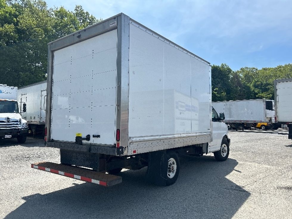 Light Duty Box Truck-Light and Medium Duty Trucks-GMC-2022-G33503-Braintree-MA-116,031\n\t\tmiles-$ 27,500 - Image 13