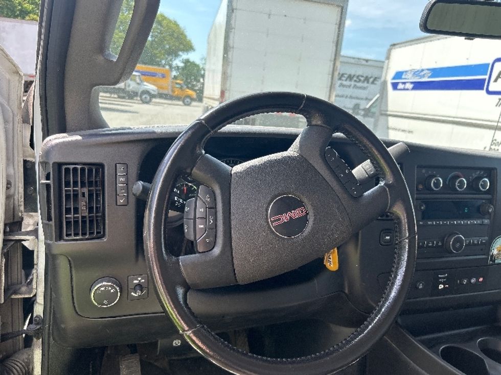 Light Duty Box Truck-Light and Medium Duty Trucks-GMC-2022-G33503-Braintree-MA-116,031\n\t\tmiles-$ 27,500 - Image 18