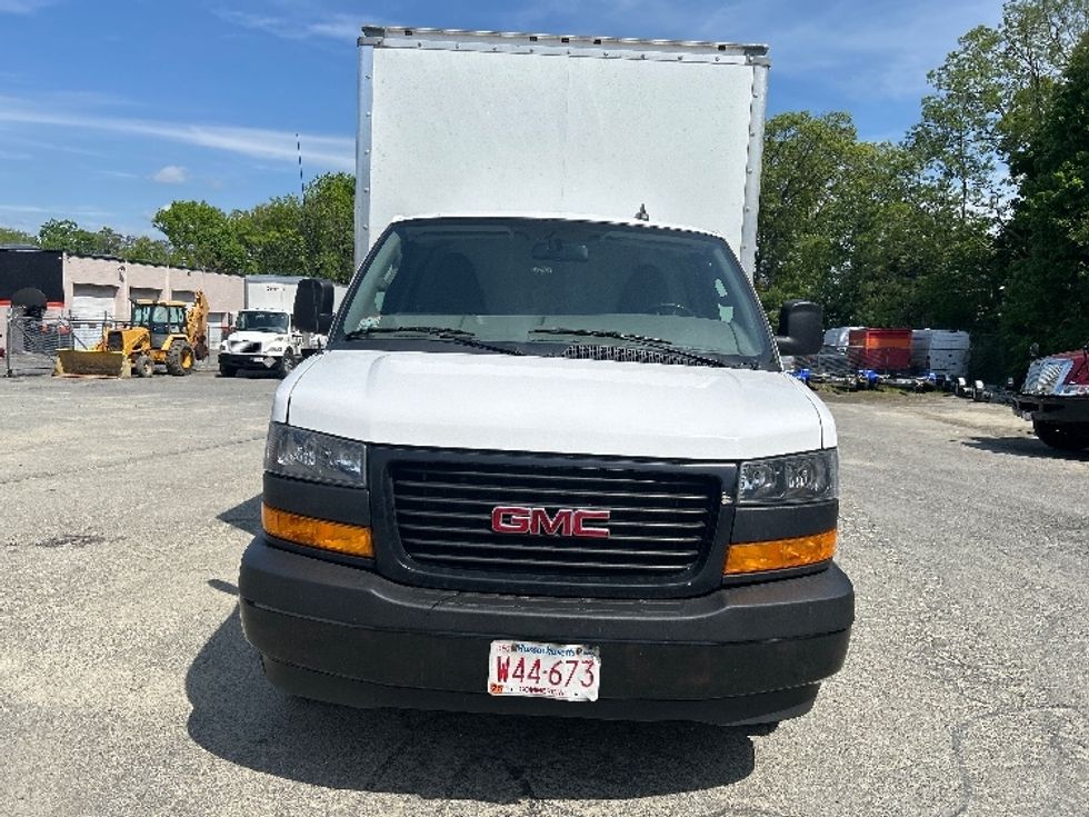 Light Duty Box Truck-Light and Medium Duty Trucks-GMC-2022-G33503-Braintree-MA-116,031\n\t\tmiles-$ 27,500 - Image 2