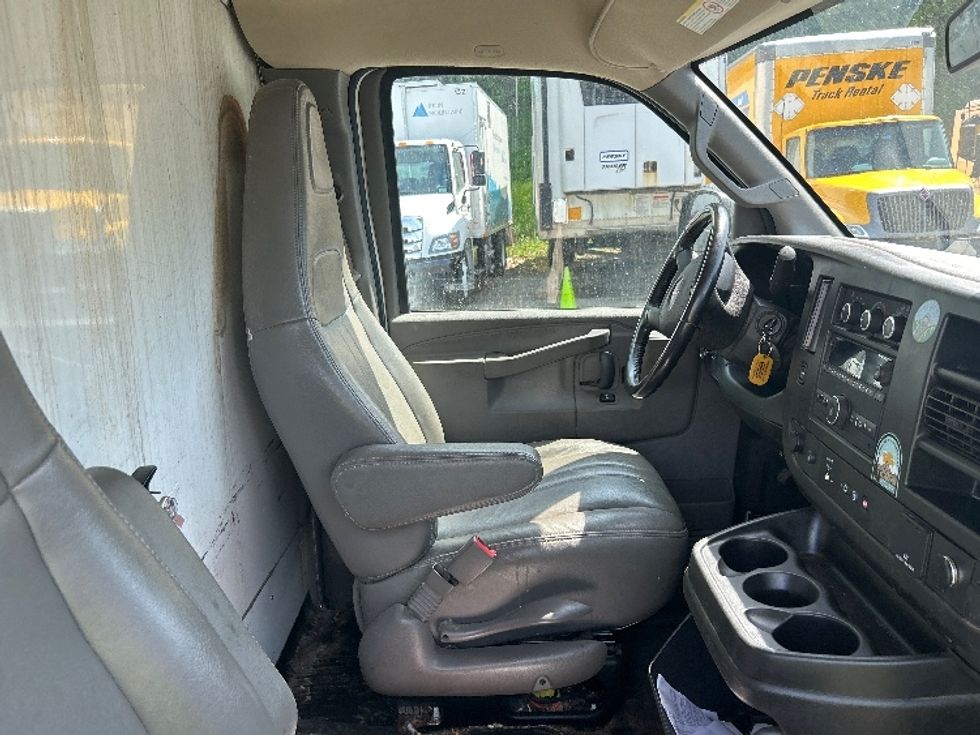 Light Duty Box Truck-Light and Medium Duty Trucks-GMC-2022-G33503-Braintree-MA-116,031\n\t\tmiles-$ 27,500 - Image 22