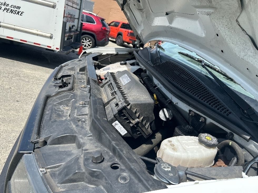 Light Duty Box Truck-Light and Medium Duty Trucks-GMC-2022-G33503-Braintree-MA-116,031\n\t\tmiles-$ 27,500 - Image 24