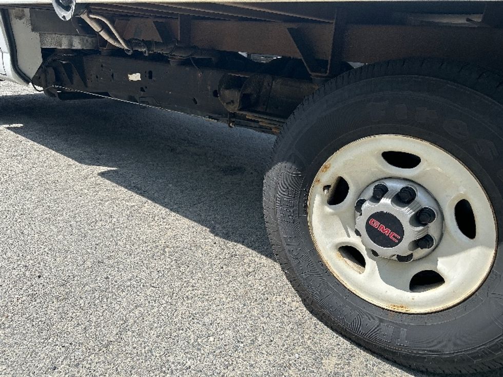 Light Duty Box Truck-Light and Medium Duty Trucks-GMC-2022-G33503-Braintree-MA-116,031\n\t\tmiles-$ 27,500 - Image 5