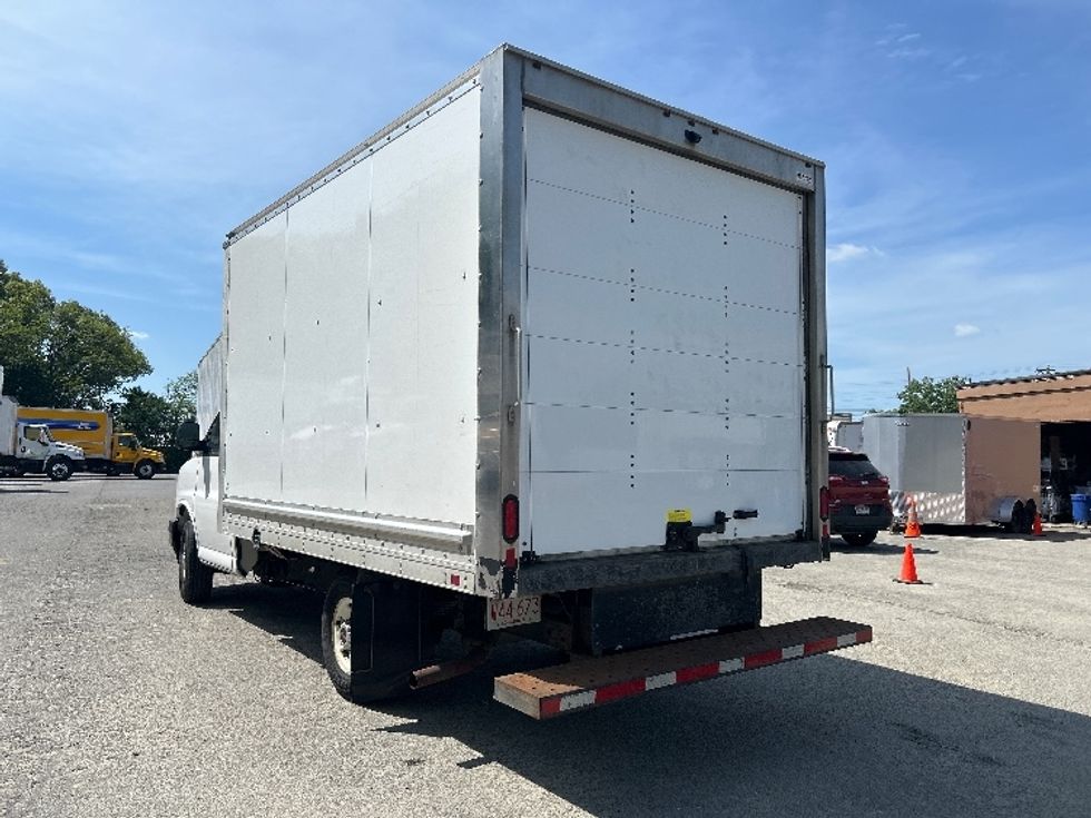 Light Duty Box Truck-Light and Medium Duty Trucks-GMC-2022-G33503-Braintree-MA-116,031\n\t\tmiles-$ 27,500 - Image 6