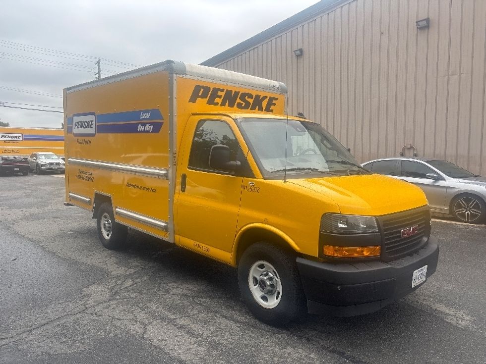 Light Duty Box Truck-Light and Medium Duty Trucks-GMC-2022-Savana G33503-Alexandria-VA-105,017\n\t\tmiles-$ 26,000 - Image 1
