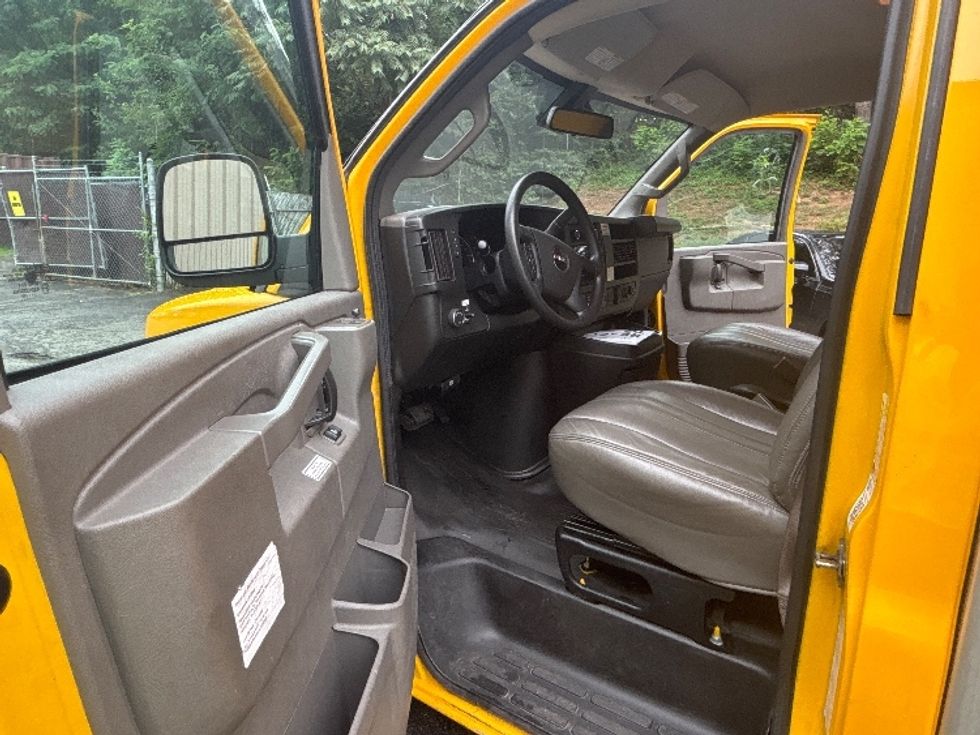 Light Duty Box Truck-Light and Medium Duty Trucks-GMC-2022-Savana G33503-Alexandria-VA-105,017\n\t\tmiles-$ 26,000 - Image 16