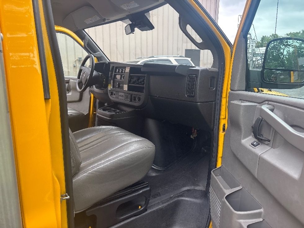 Light Duty Box Truck-Light and Medium Duty Trucks-GMC-2022-Savana G33503-Alexandria-VA-105,017\n\t\tmiles-$ 26,000 - Image 20