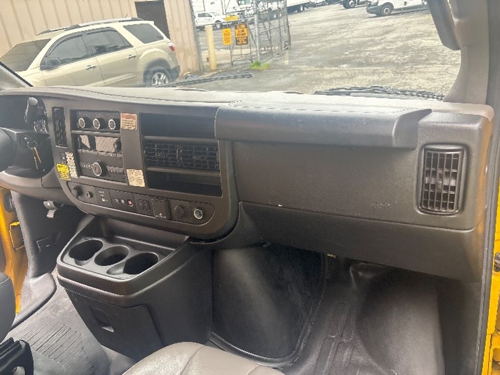Light Duty Box Truck-Light and Medium Duty Trucks-GMC-2022-Savana G33503-Alexandria-VA-105,017\n\t\tmiles-$ 26,000 - Image 21