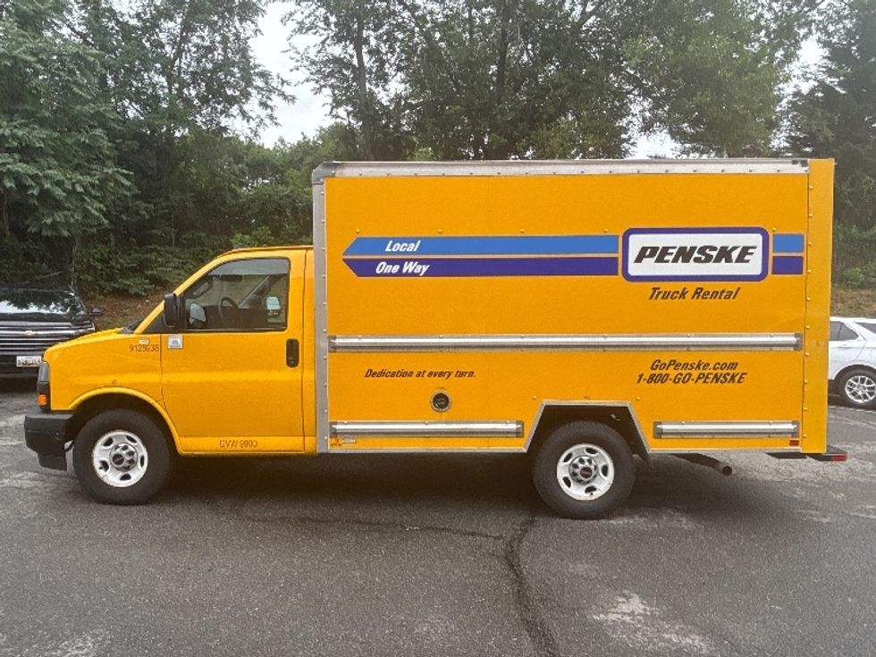 Light Duty Box Truck-Light and Medium Duty Trucks-GMC-2022-Savana G33503-Alexandria-VA-105,017\n\t\tmiles-$ 26,000 - Image 4