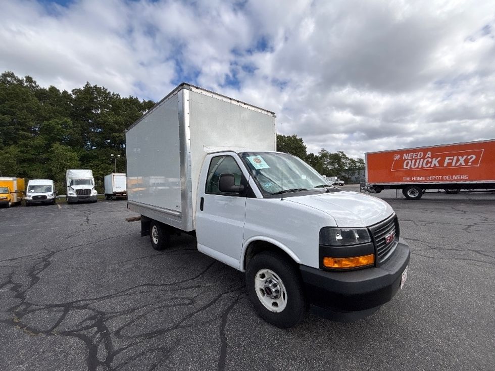 Light Duty Box Truck-Light and Medium Duty Trucks-GMC-2022-Savana G33503-Braintree-MA-116,964\n\t\tmiles-$ 27,000 - Image 1