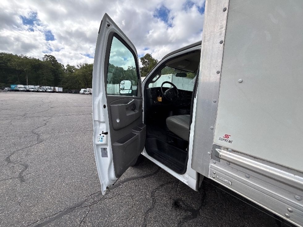 Light Duty Box Truck-Light and Medium Duty Trucks-GMC-2022-Savana G33503-Braintree-MA-116,964\n\t\tmiles-$ 27,000 - Image 15