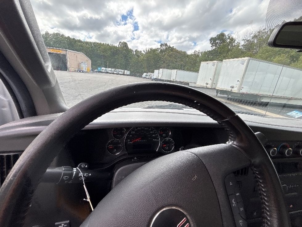 Light Duty Box Truck-Light and Medium Duty Trucks-GMC-2022-Savana G33503-Braintree-MA-116,964\n\t\tmiles-$ 27,000 - Image 16
