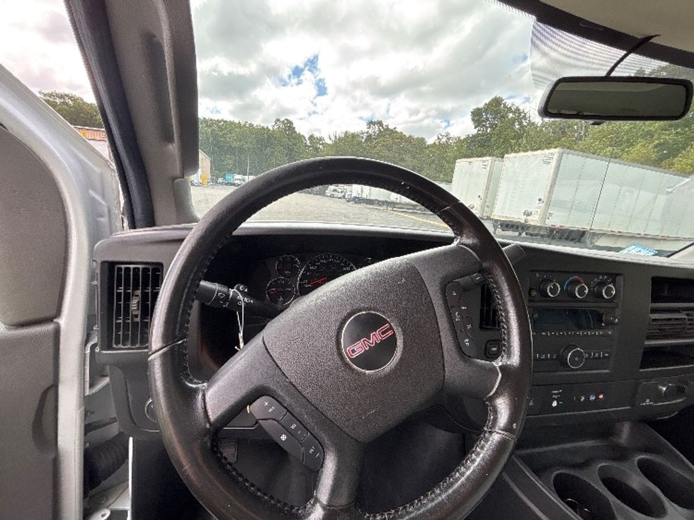 Light Duty Box Truck-Light and Medium Duty Trucks-GMC-2022-Savana G33503-Braintree-MA-116,964\n\t\tmiles-$ 27,000 - Image 17