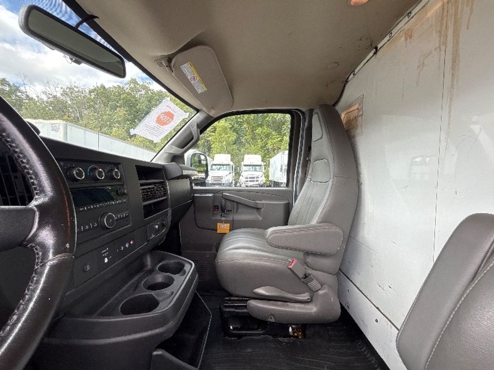 Light Duty Box Truck-Light and Medium Duty Trucks-GMC-2022-Savana G33503-Braintree-MA-116,964\n\t\tmiles-$ 27,000 - Image 18