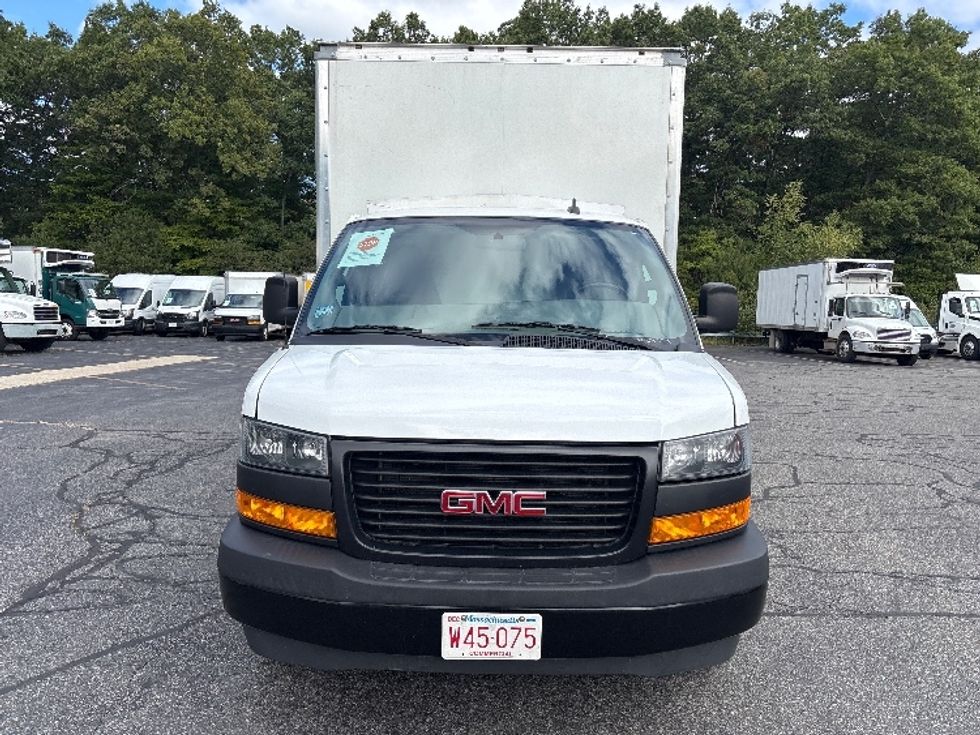 Light Duty Box Truck-Light and Medium Duty Trucks-GMC-2022-Savana G33503-Braintree-MA-116,964\n\t\tmiles-$ 27,000 - Image 2
