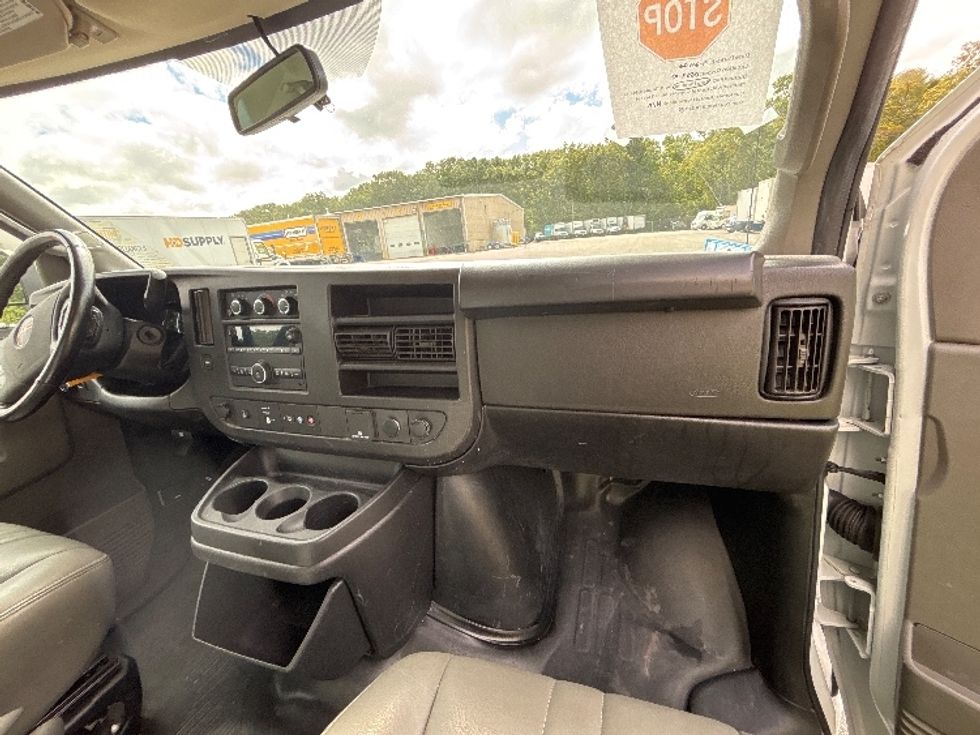 Light Duty Box Truck-Light and Medium Duty Trucks-GMC-2022-Savana G33503-Braintree-MA-116,964\n\t\tmiles-$ 27,000 - Image 20