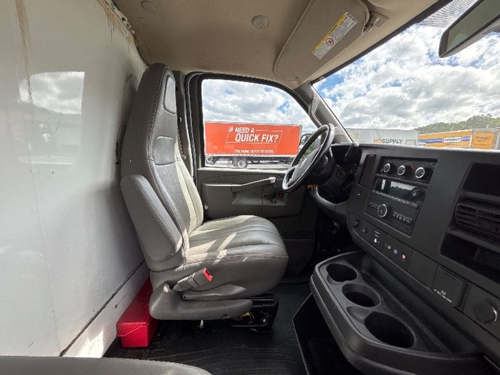 Light Duty Box Truck-Light and Medium Duty Trucks-GMC-2022-Savana G33503-Braintree-MA-116,964\n\t\tmiles-$ 27,000 - Image 21