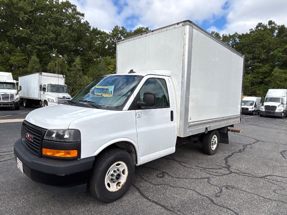 Light Duty Box Truck-Light and Medium Duty Trucks-GMC-2022-Savana G33503-Braintree-MA-116,964\n\t\tmiles-$ 27,000 - Image 3