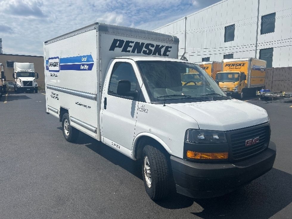 Light Duty Box Truck-Light and Medium Duty Trucks-GMC-2022-Savana G33503-Braintree-MA-131,636\n\t\tmiles-$ 23,750 - Image 1