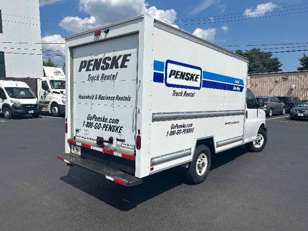 Light Duty Box Truck-Light and Medium Duty Trucks-GMC-2022-Savana G33503-Braintree-MA-131,636\n\t\tmiles-$ 23,750 - Image 13