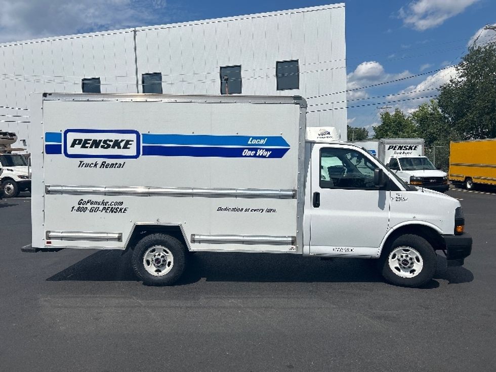 Light Duty Box Truck-Light and Medium Duty Trucks-GMC-2022-Savana G33503-Braintree-MA-131,636\n\t\tmiles-$ 23,750 - Image 15