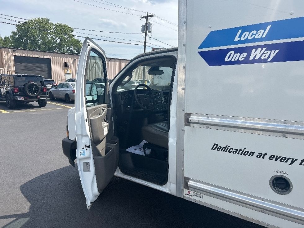 Light Duty Box Truck-Light and Medium Duty Trucks-GMC-2022-Savana G33503-Braintree-MA-131,636\n\t\tmiles-$ 23,750 - Image 16