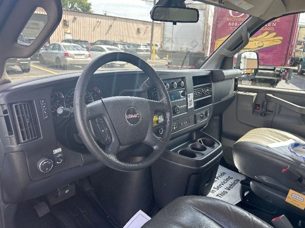 Light Duty Box Truck-Light and Medium Duty Trucks-GMC-2022-Savana G33503-Braintree-MA-131,636\n\t\tmiles-$ 23,750 - Image 17