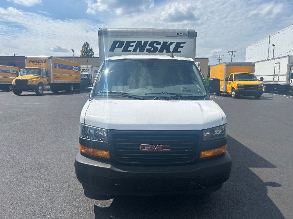 Light Duty Box Truck-Light and Medium Duty Trucks-GMC-2022-Savana G33503-Braintree-MA-131,636\n\t\tmiles-$ 23,750 - Image 2