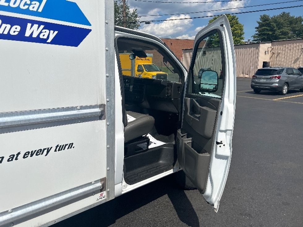 Light Duty Box Truck-Light and Medium Duty Trucks-GMC-2022-Savana G33503-Braintree-MA-131,636\n\t\tmiles-$ 23,750 - Image 20