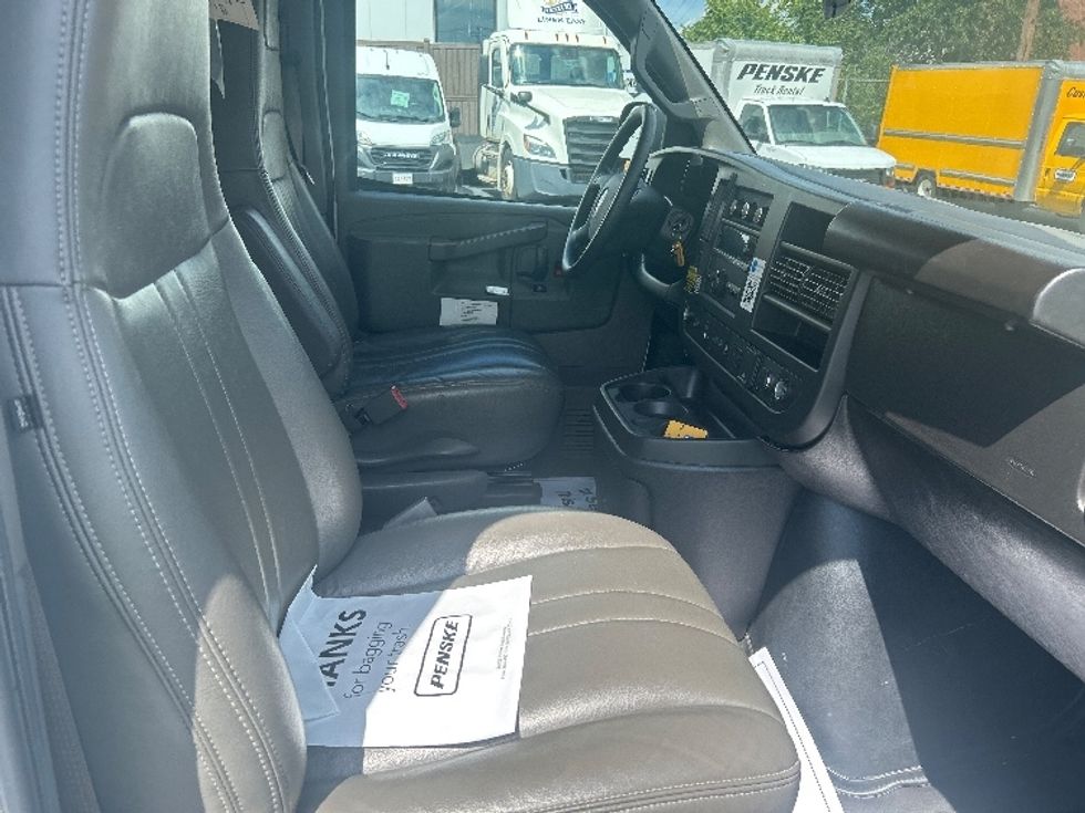 Light Duty Box Truck-Light and Medium Duty Trucks-GMC-2022-Savana G33503-Braintree-MA-131,636\n\t\tmiles-$ 23,750 - Image 22