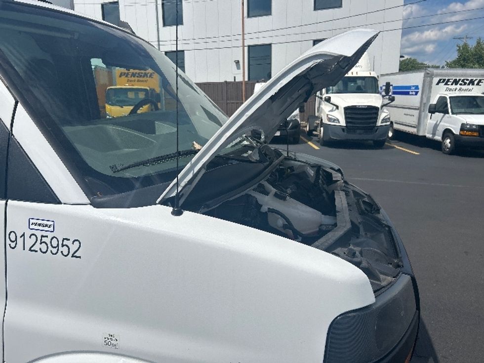 Light Duty Box Truck-Light and Medium Duty Trucks-GMC-2022-Savana G33503-Braintree-MA-131,636\n\t\tmiles-$ 23,750 - Image 23
