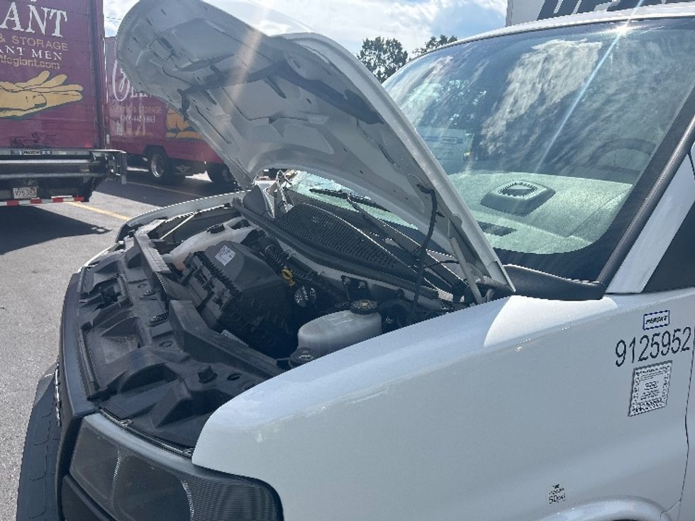 Light Duty Box Truck-Light and Medium Duty Trucks-GMC-2022-Savana G33503-Braintree-MA-131,636\n\t\tmiles-$ 23,750 - Image 24