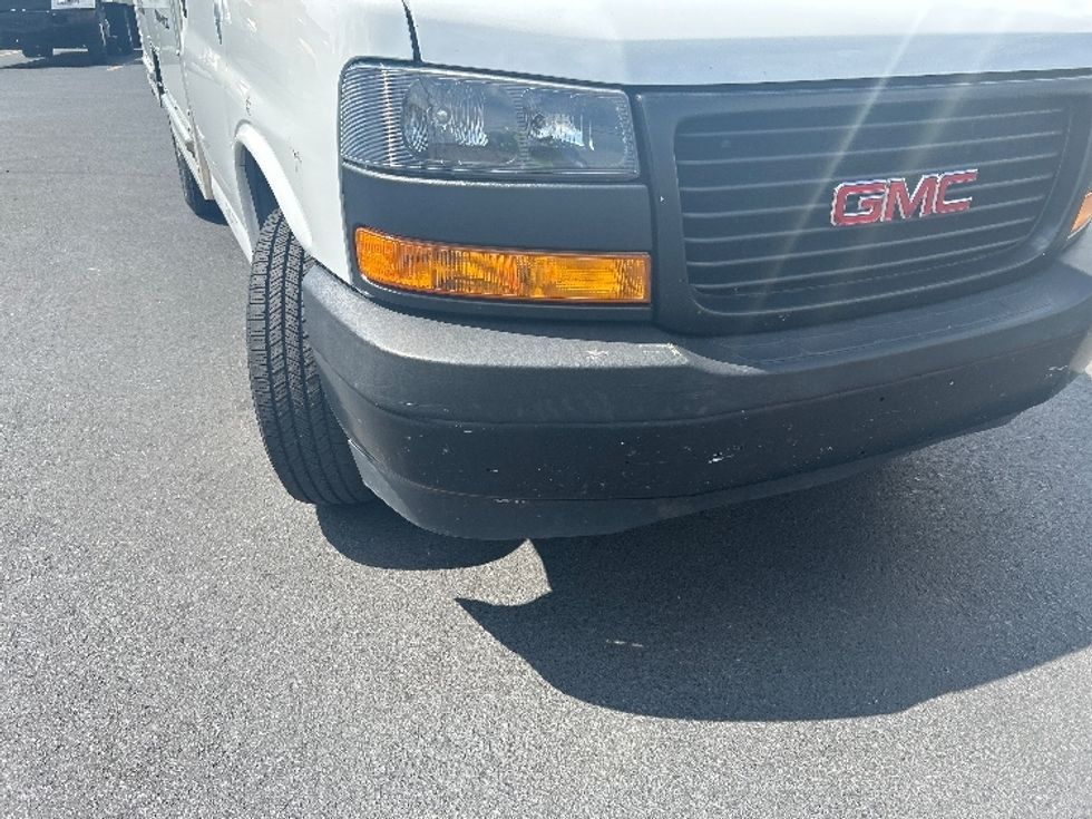 Light Duty Box Truck-Light and Medium Duty Trucks-GMC-2022-Savana G33503-Braintree-MA-131,636\n\t\tmiles-$ 23,750 - Image 29