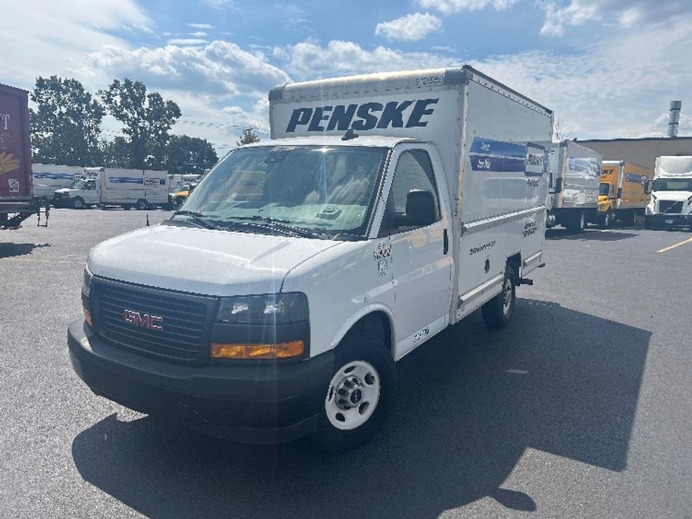 Light Duty Box Truck-Light and Medium Duty Trucks-GMC-2022-Savana G33503-Braintree-MA-131,636\n\t\tmiles-$ 23,750 - Image 3