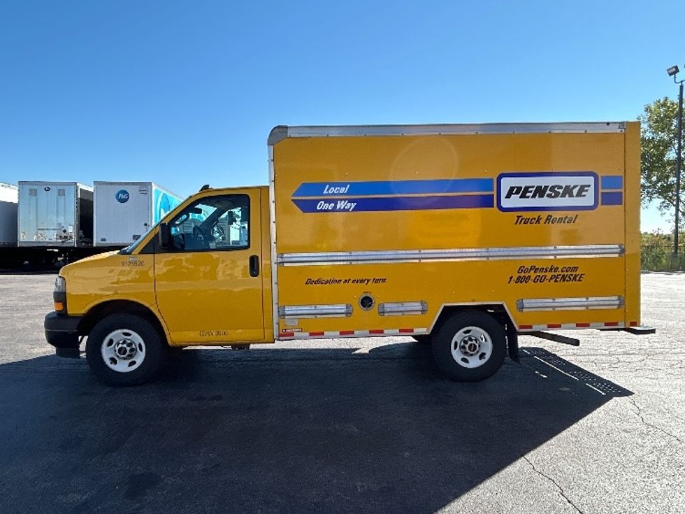 Light Duty Box Truck-Light and Medium Duty Trucks-GMC-2022-Savana G33503-Capitol Heights-MD-101,309\n\t\tmiles-$ 26,500 - Image 4