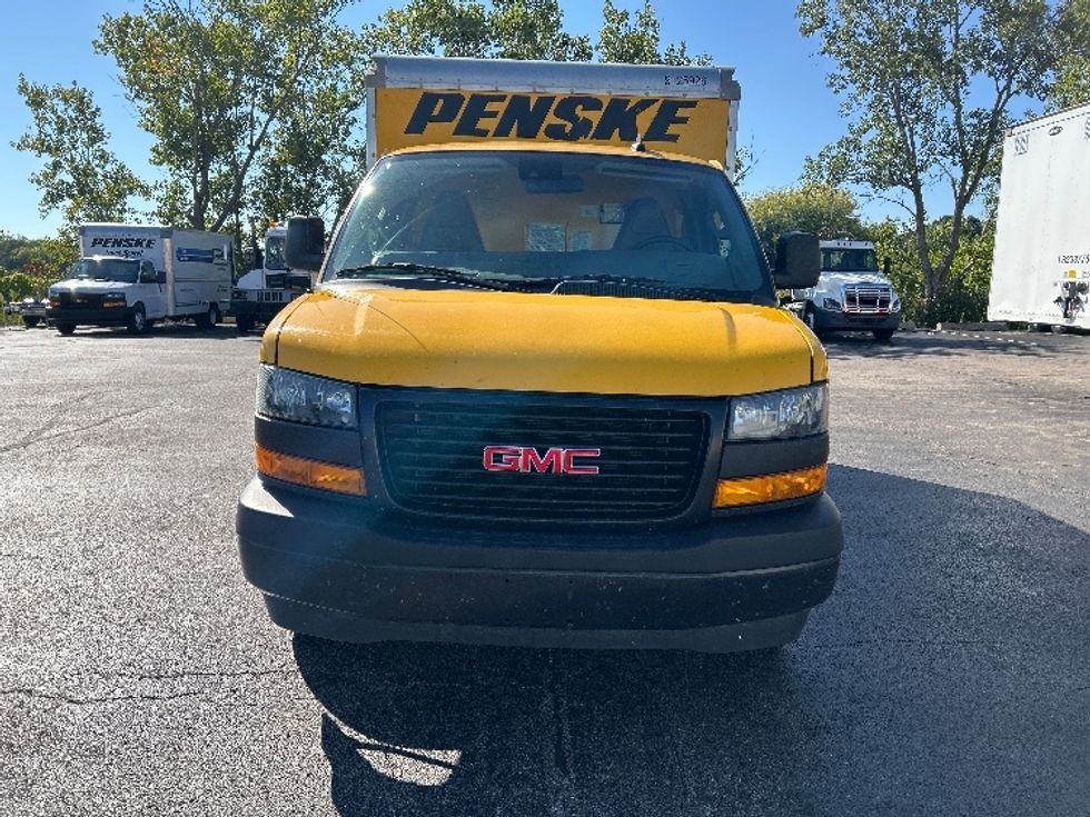 Light Duty Box Truck-Light and Medium Duty Trucks-GMC-2022-Savana G33503-Capitol Heights-MD-101,309\n\t\tmiles-$ 26,500 - Image 2