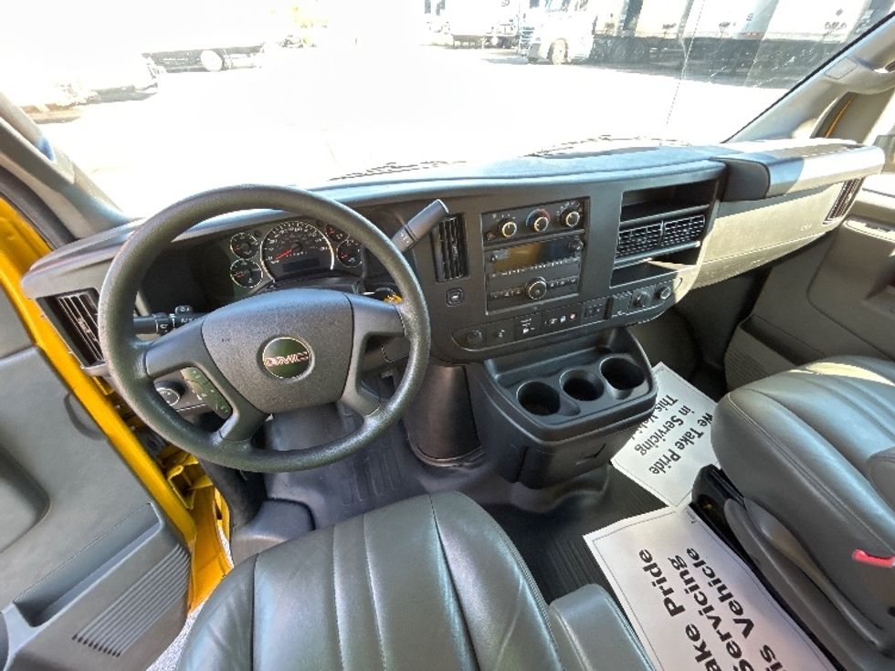 Light Duty Box Truck-Light and Medium Duty Trucks-GMC-2022-Savana G33503-Capitol Heights-MD-101,309\n\t\tmiles-$ 26,500 - Image 17