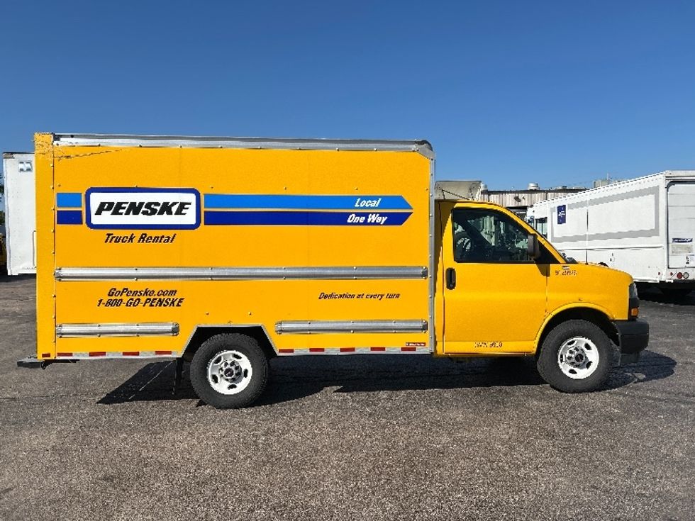 Light Duty Box Truck-Light and Medium Duty Trucks-GMC-2022-Savana G33503-Capitol Heights-MD-101,309\n\t\tmiles-$ 26,500 - Image 14