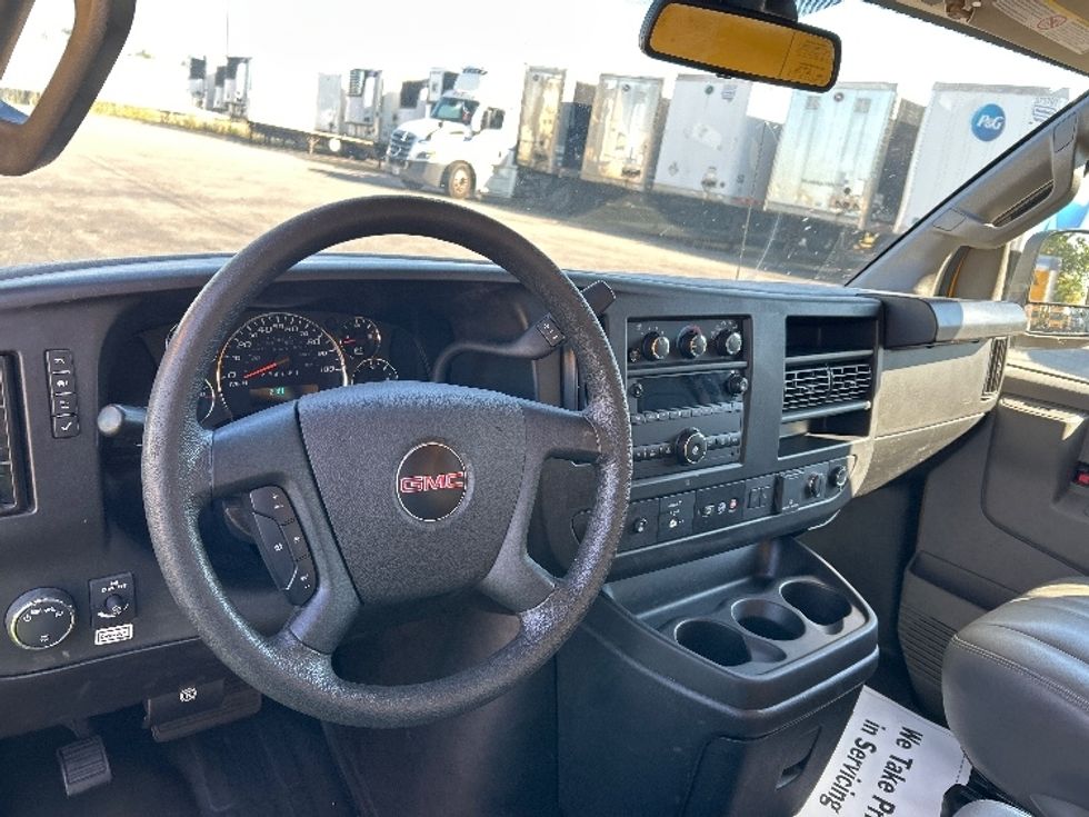 Light Duty Box Truck-Light and Medium Duty Trucks-GMC-2022-Savana G33503-Capitol Heights-MD-101,309\n\t\tmiles-$ 26,500 - Image 16