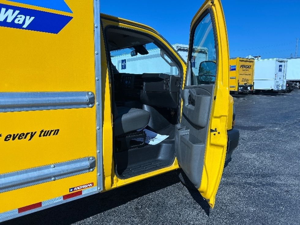 Light Duty Box Truck-Light and Medium Duty Trucks-GMC-2022-Savana G33503-Capitol Heights-MD-101,309\n\t\tmiles-$ 26,500 - Image 19